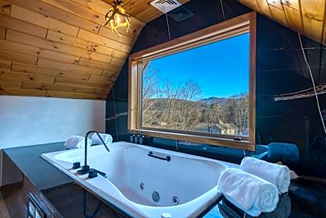 The Haüs Windham - Luxury Suites, Hot Tub, Mountain Views!