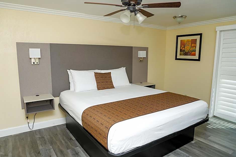 Silver Surf Motel