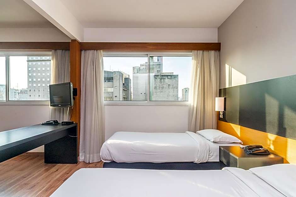 Paraiso Suites by Charlie