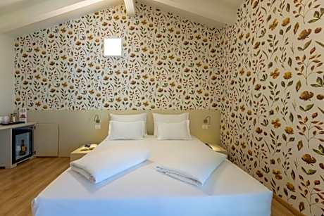 Double or Twin Room with Mountain View