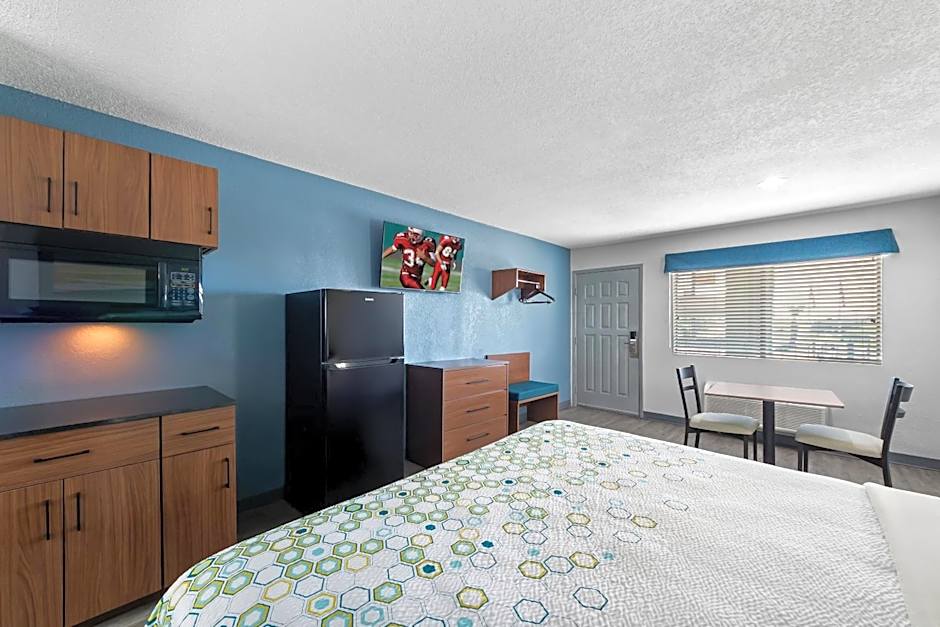 HomeTowne Studios San Antonio E - Frost Bank Center