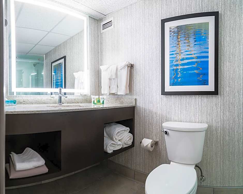 MCM Eleganté Hotel & Conference Center