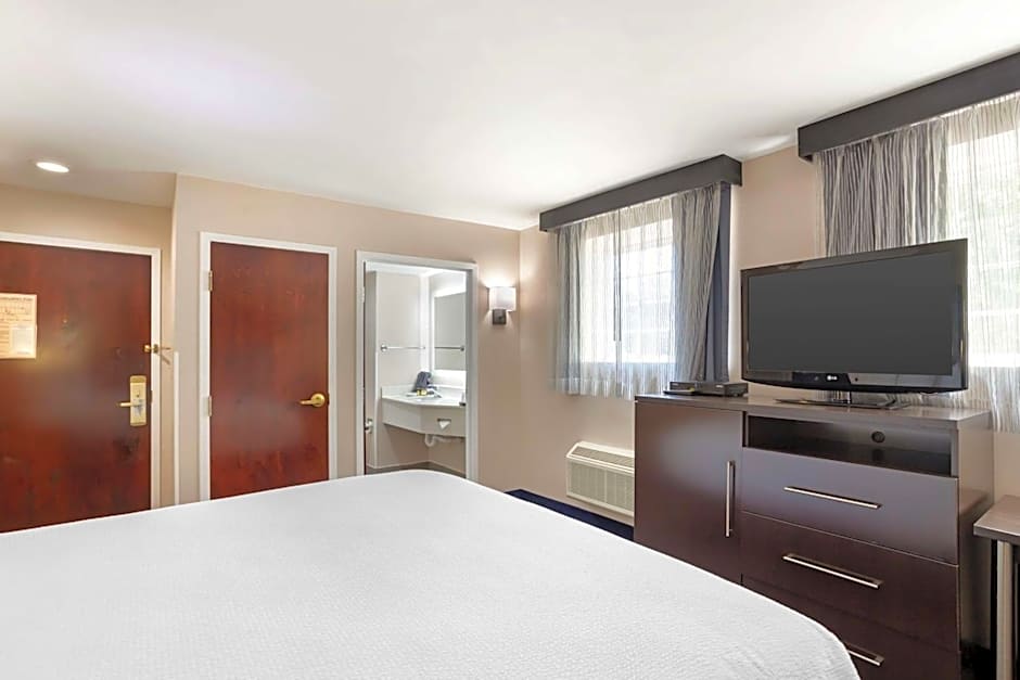 Best Western Plus Fairfield Hotel