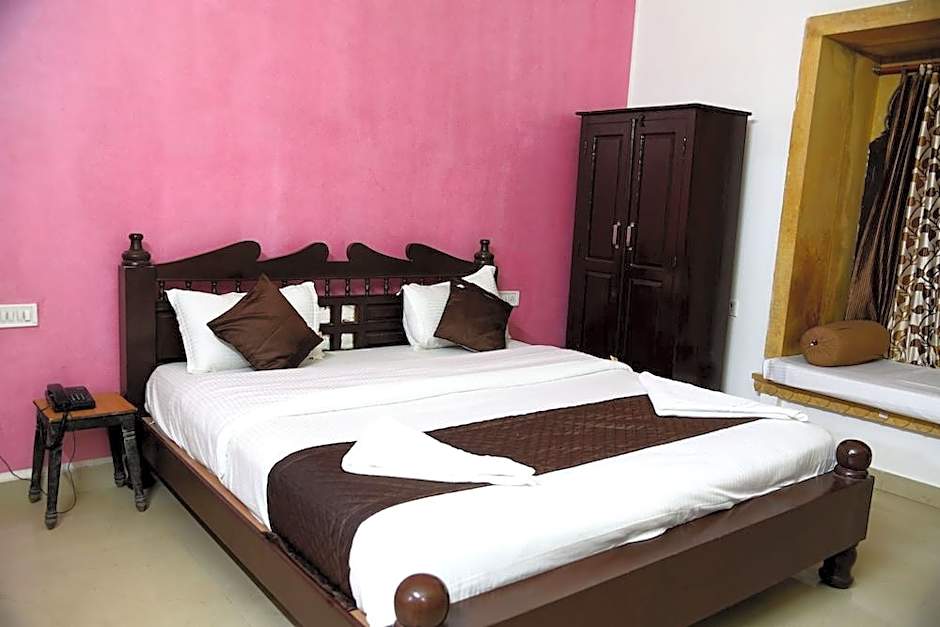 Hotel Marina Mahal