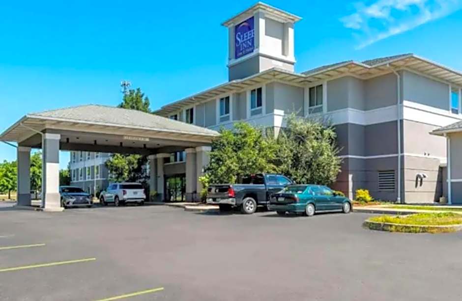 Sleep Inn & Suites Dunmore