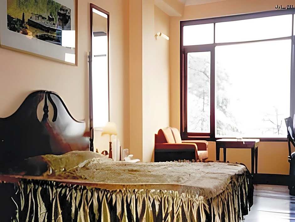 Moon International – Shimla, PA