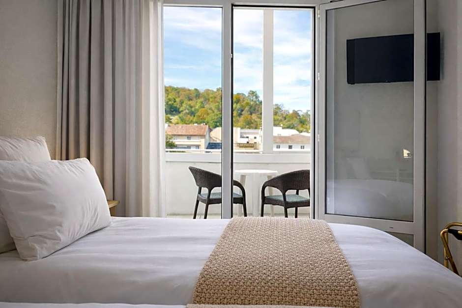 Photo 1 of 10 of 1 Double Bed or 2 Beds, Balcony
