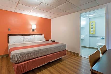 King Room - Disability Access - Non-Smoking