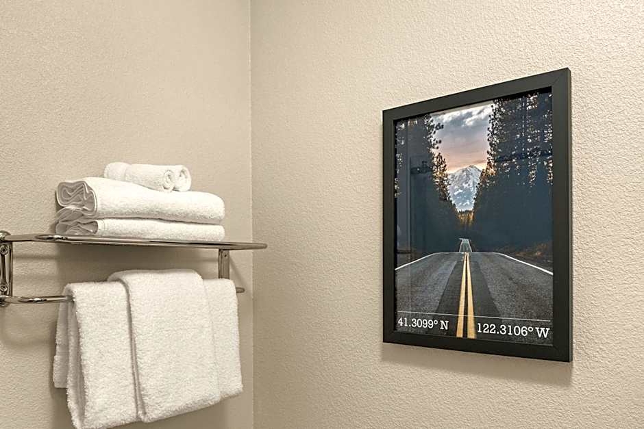 Oxford Suites Redding