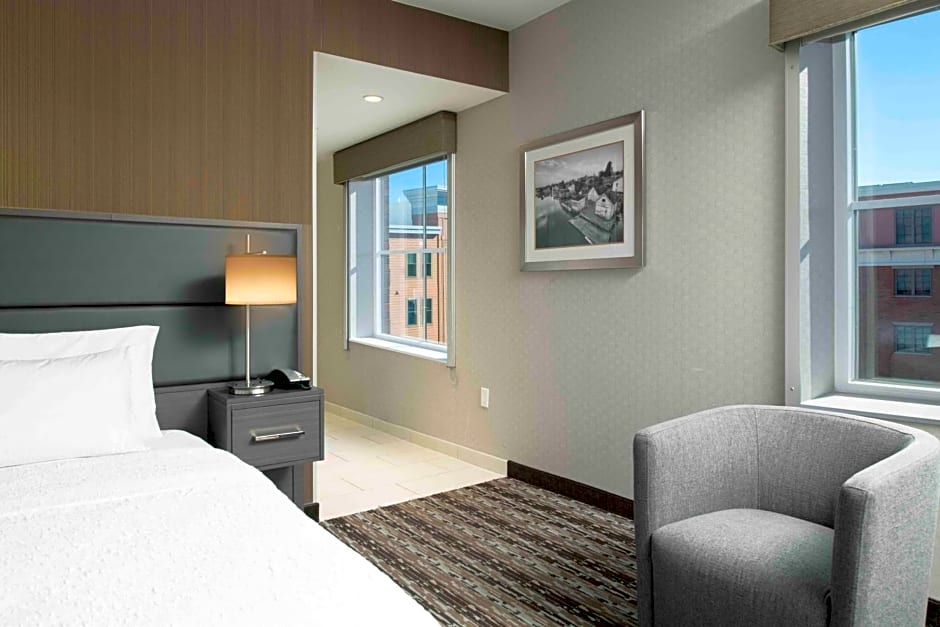 Hampton Inn & Suites Portsmouth Downtown