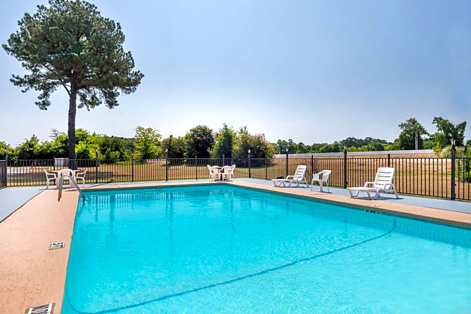 Super 8 by Wyndham Longview/I-20