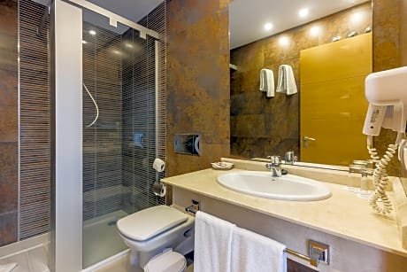 1BEDROOM 1 ADULT