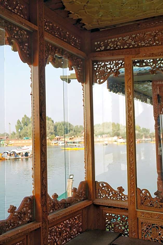 Swan Group of Houseboats, Golden Dal Lake