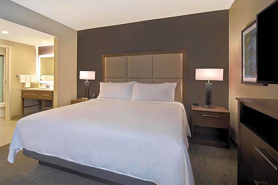 Homewood Suites by Hilton Orlando at FLAMINGO CROSSINGS Town Center