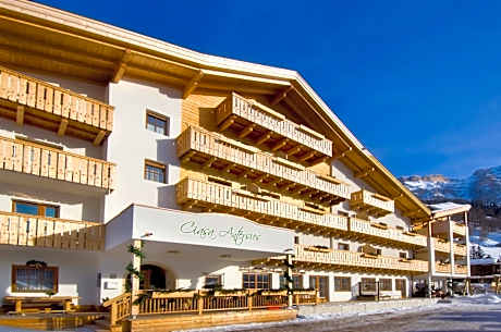 Family and Wellness Residence Ciasa Antersies