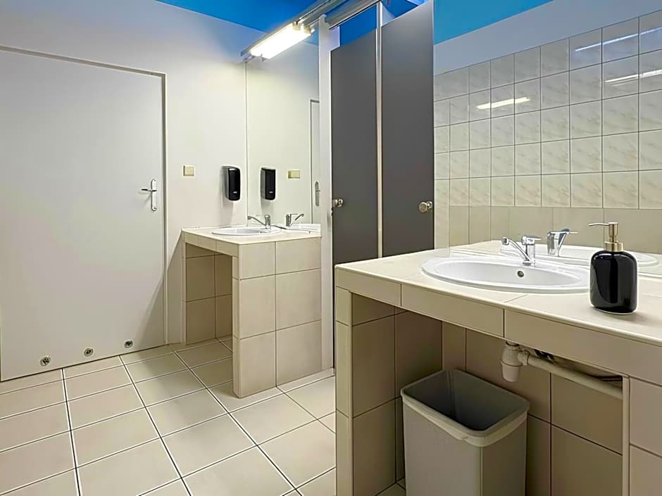 Hostel Oliwka - Metro Świętokrzyska