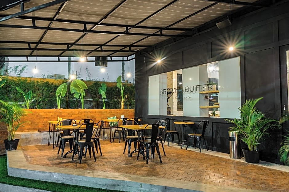 Berry Biz Hotel