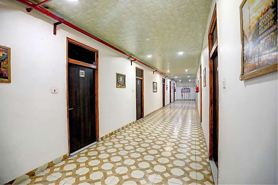 Photo 1 of 28 of Hotel O The Royals Inn
