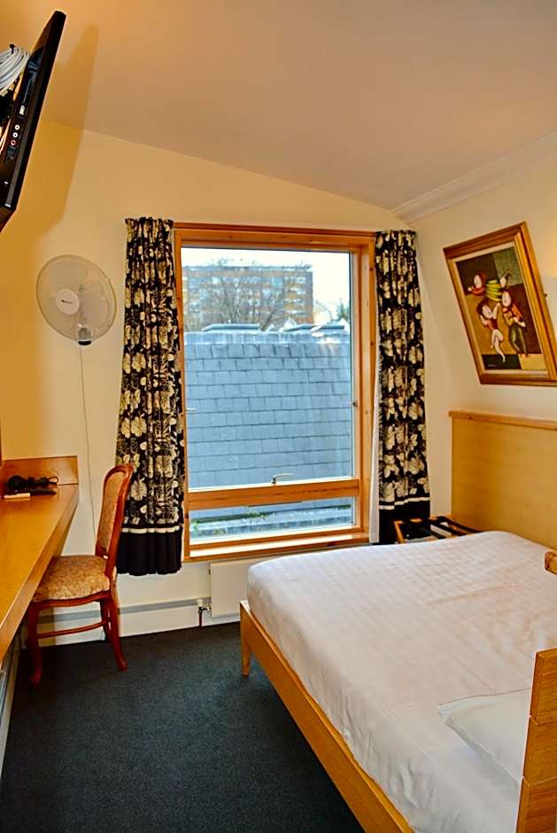 London Visitors Hotel