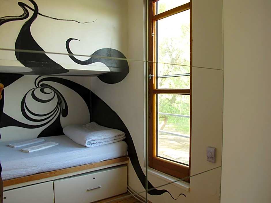ArkaBarka Floating Hostel