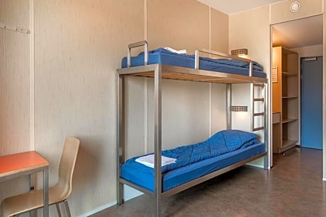 Budget 2 people room with Bunk Bed and Private Bathroom with Shower
