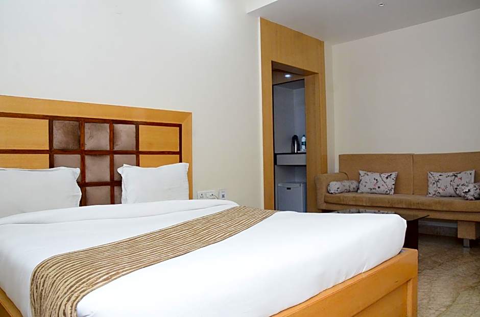  Hotel Crystal Residency