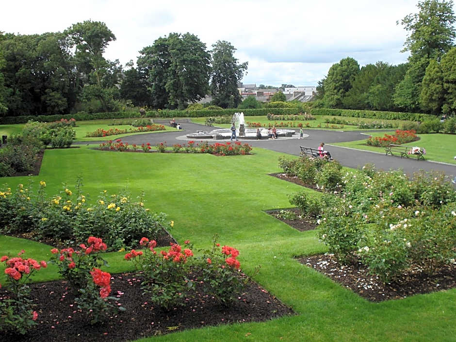 Twin Oaks Bed & Breakfast