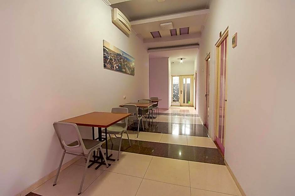 Urbanview Hotel FiFFa Kauman Malang