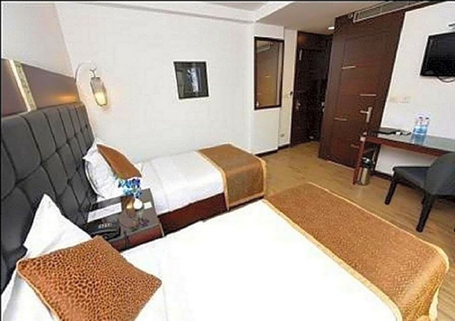 Photo 1 of 8 of Executive 2 Beds
