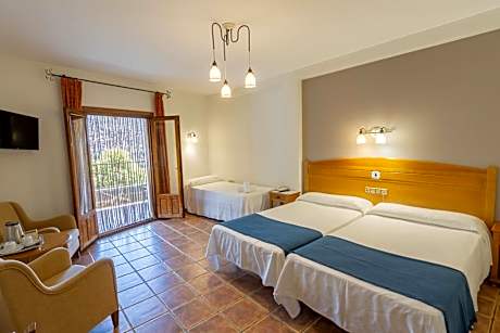 Triple Room with Mountain View