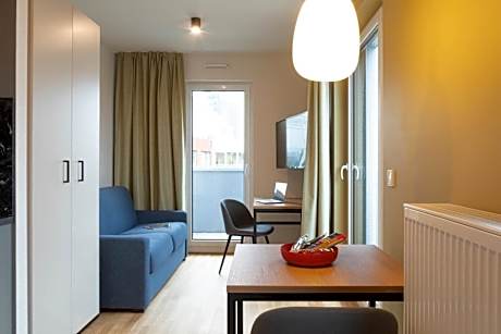 Apartment M - King bed and terrace