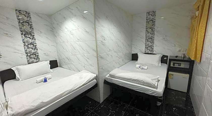 Pay-less Guesthouse (7/F-A9 )