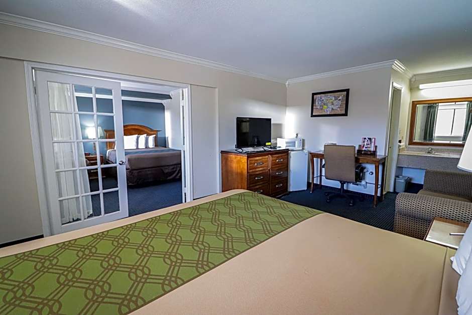 University Inn & Suites