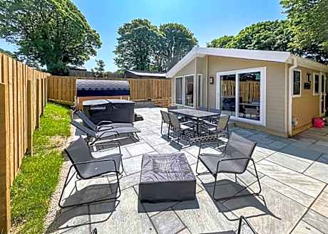 Hamlet Lodge Retreat At Calloose Holiday Park