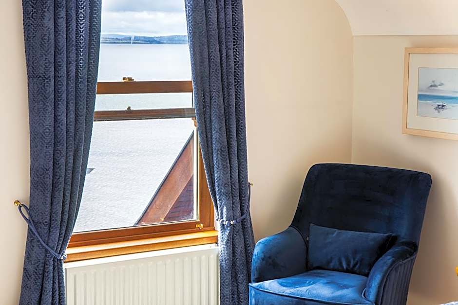 The Waters Edge Hotel