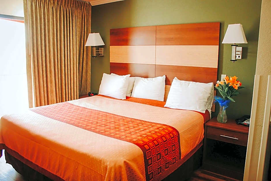 Rodeway Inn & Suites Lake Havasu City