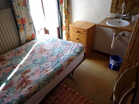 Single Room with Shared Bathroom