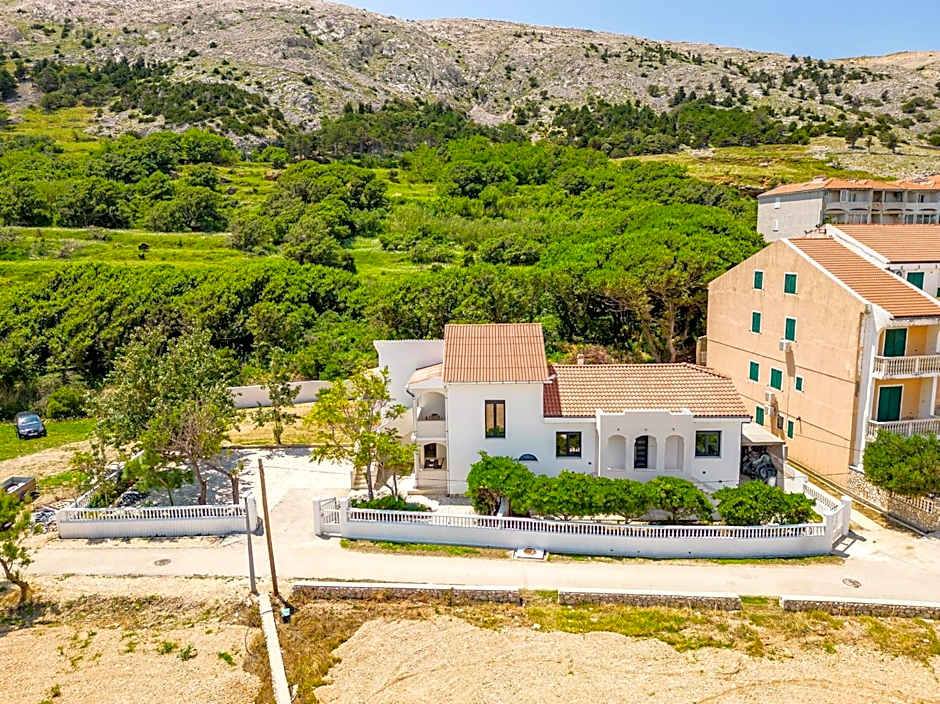 Apartmani Curic beachfront by Pag tours