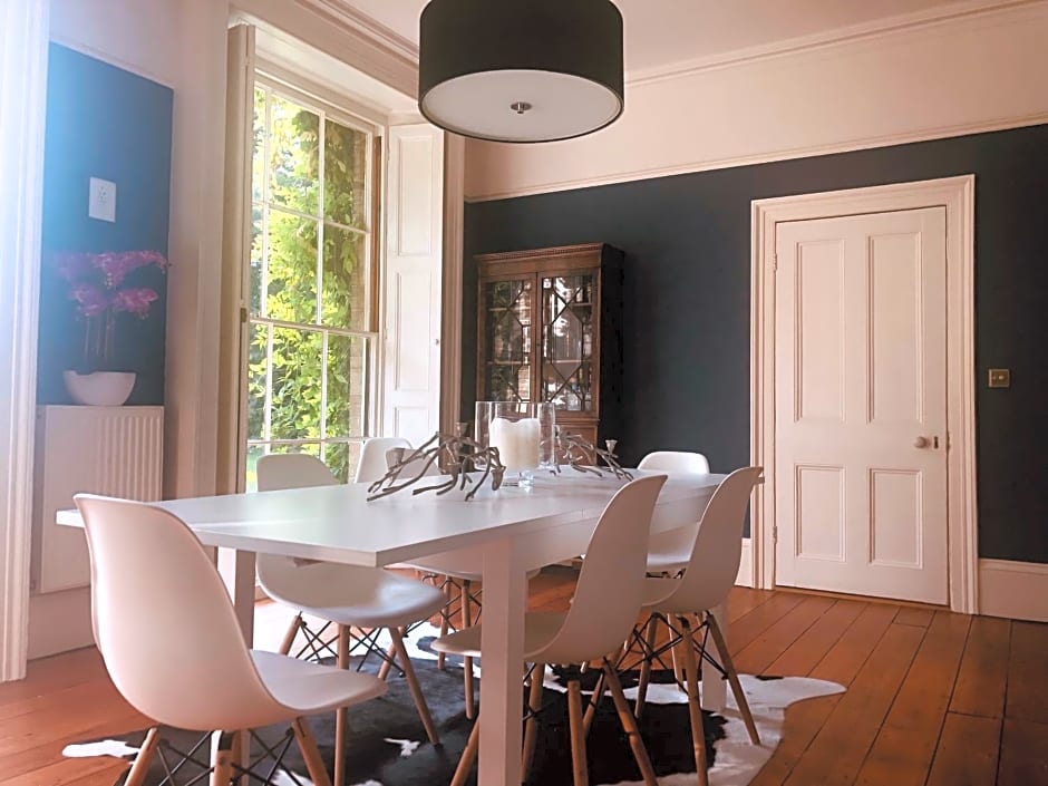 Somerleyton Meadows - The Hideaway Hut & Hot Tub