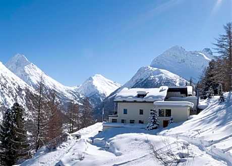 Waldhotel Fletschhorn Panoramic Retreat in Saas Fee