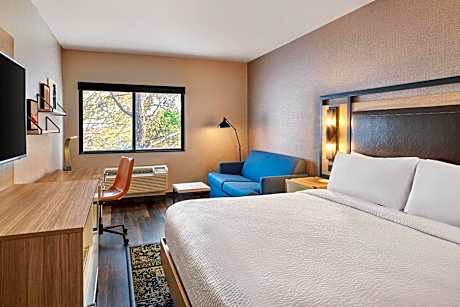 Queen Room with Two Queen Beds - Hearing Accessible