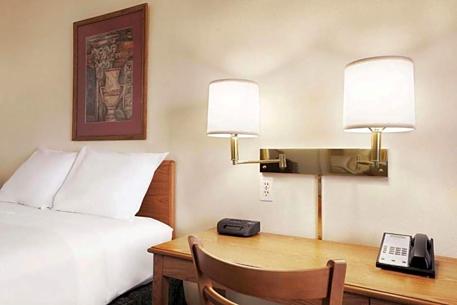 Travelodge by Wyndham Vaughn