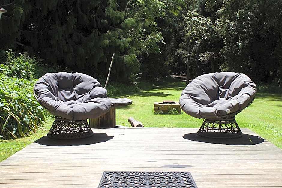 Quirky Woods - Glamping Cabins at Maketu