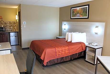 Queen Room - Efficiency - Non-Smoking