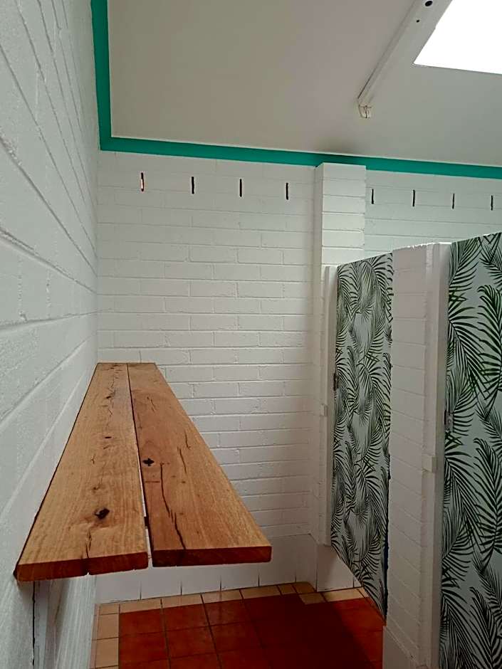 Ozzie Pozzie Backpackers