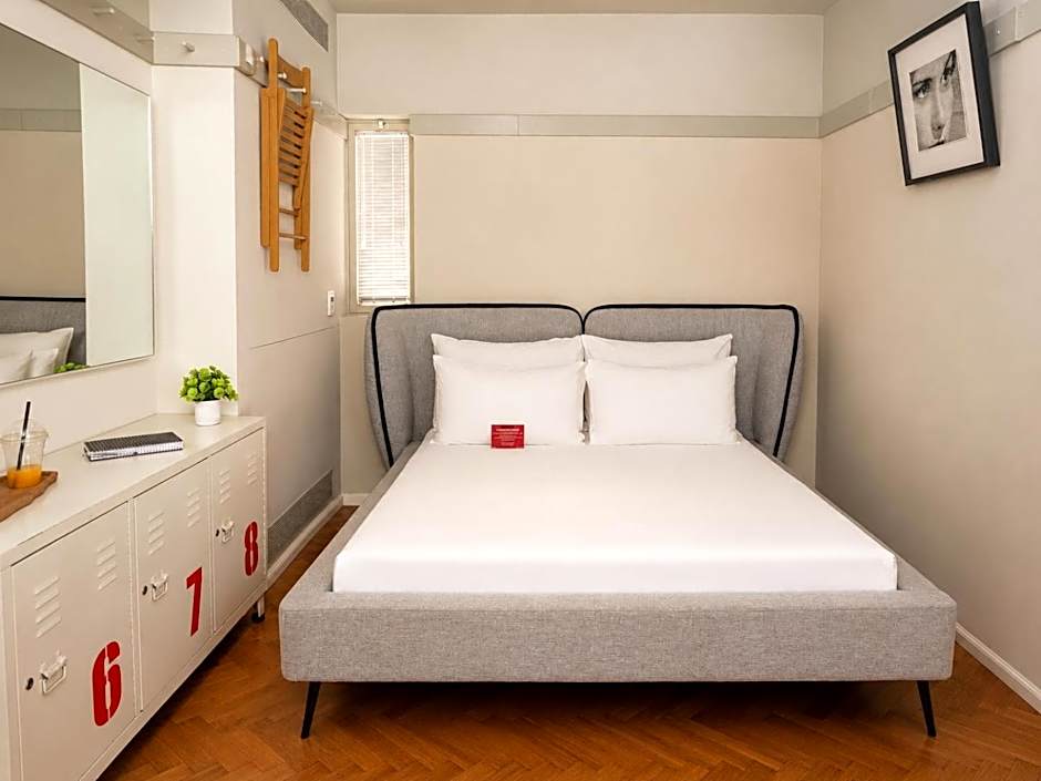 Photo 1 of 21 of Superior 1 Queen Bed