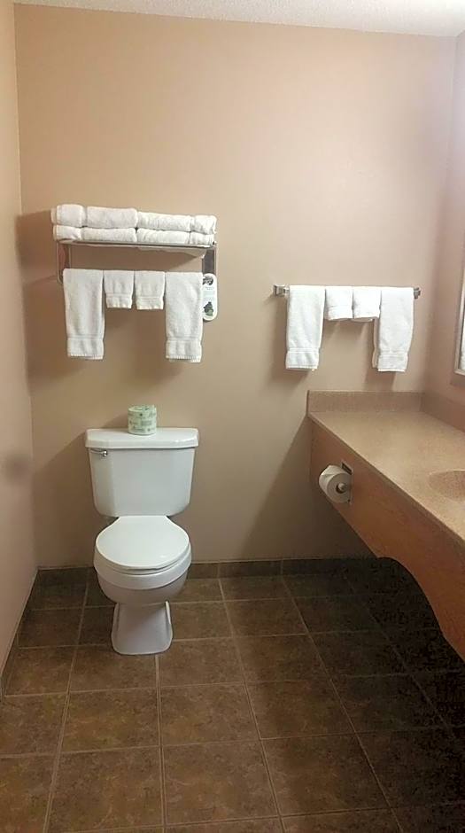 Canby Inn and Suites