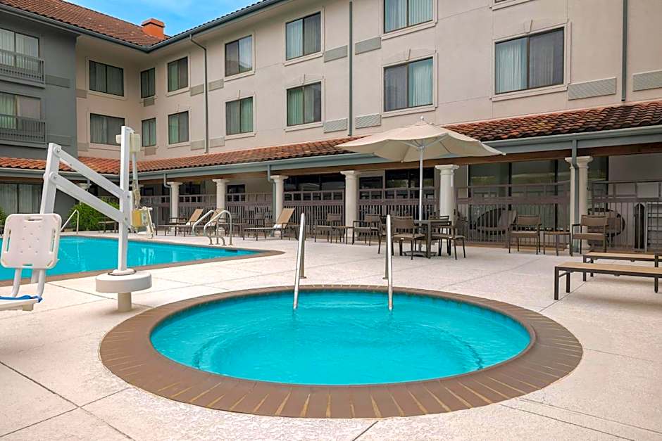 Courtyard by Marriott Houston Rice University