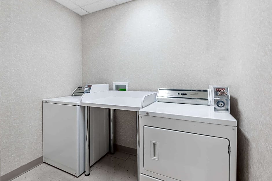 Super 8 by Wyndham Red Deer City Centre