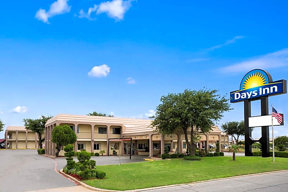 Days Inn by Wyndham Dallas Irving Market Center